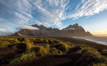 небо, трава, облака, горы, скалы, берег, море, исландия