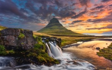 небо, трава, облака, камни, закат, ручей, гора, водопад, мох, исландия, киркьюфетль
