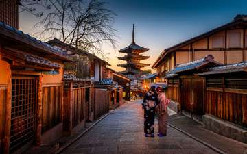 фонари, огни, вечер, закат, люди, город, пагода, япония, киото, дома, улица, женщины, здания, сумерки, кимоно, традиционная одежда